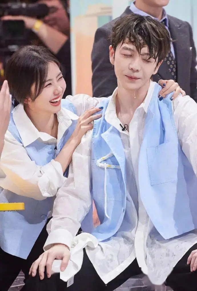 肖战经纪人是嫂子鞠婧祎是女同落魄女星拉皮条赚大钱王栎鑫暗恋谭松韵