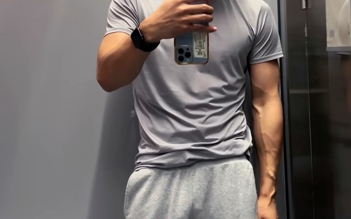 体育生必备灰裤子