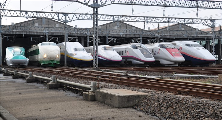 总之开天辟地的就是白底蓝腰线.所以后来出了500系以外,东海道这边