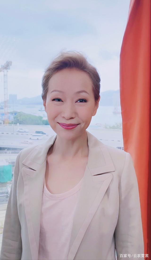 57岁叶童近照罕曝光,再扮许仙容貌衰老认不出,嫁富商至今无后