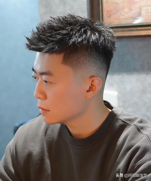 2,个性-小飞机头发型