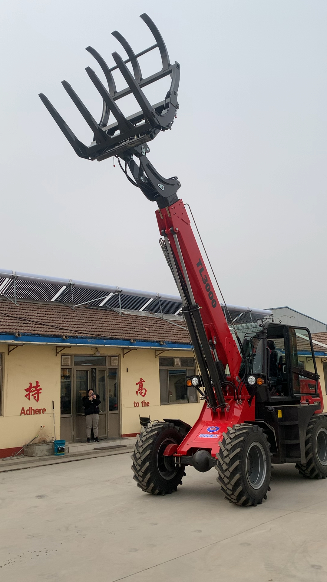 伸缩臂抓车可更换多种属具