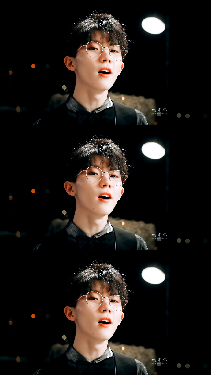 马嘉祺#·动图截修戴金丝眼镜的马嘉祺!yyds!