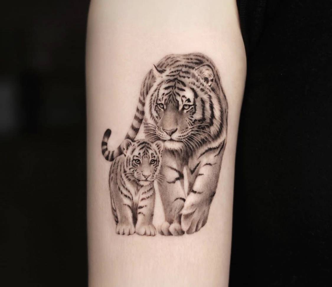 今天可能会颠覆您的认知,一大波适合女生的小老虎纹身萌虎纹身图案