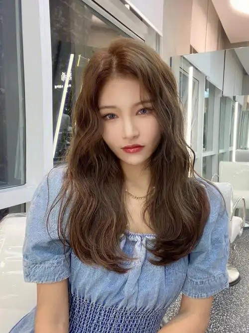 女孩子都爱的显白发色亚麻奶茶色