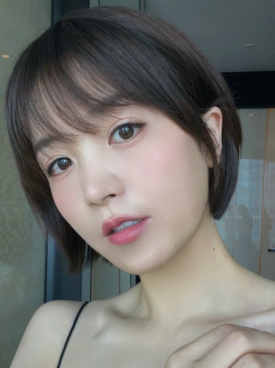 齐耳短发发型图片女减龄2023  当谈及齐耳短发发型时,我们不禁会想起