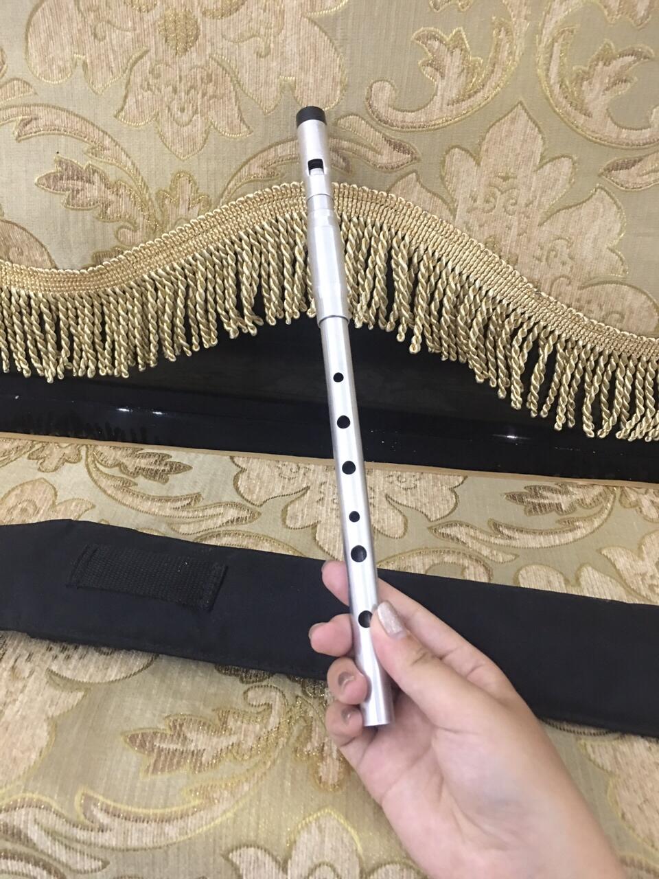 托音乐圈朋友美国带的布尔克哨笛 属于中档吧 手工制作 后面刻有作者