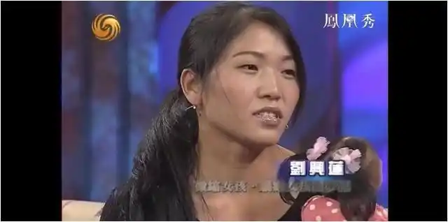 袖珍姑娘梁小小逆袭人生身长仅33厘米竟遭马戏团5万求购