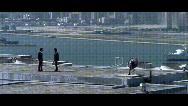 的巷战戏绝对榜上有名:而如果要评选文戏的巅峰,《无间道》的天台戏必