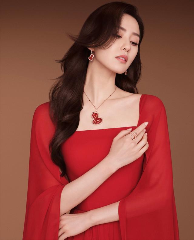 明星们为奢侈品代言珠宝是首选因为女人在戴上珠宝后总是闪亮的