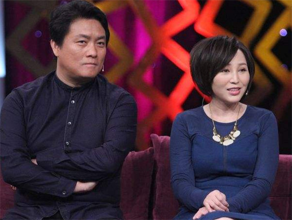 老婆和弟弟是主演儿子女儿当配角导演没钱请不起其他明星