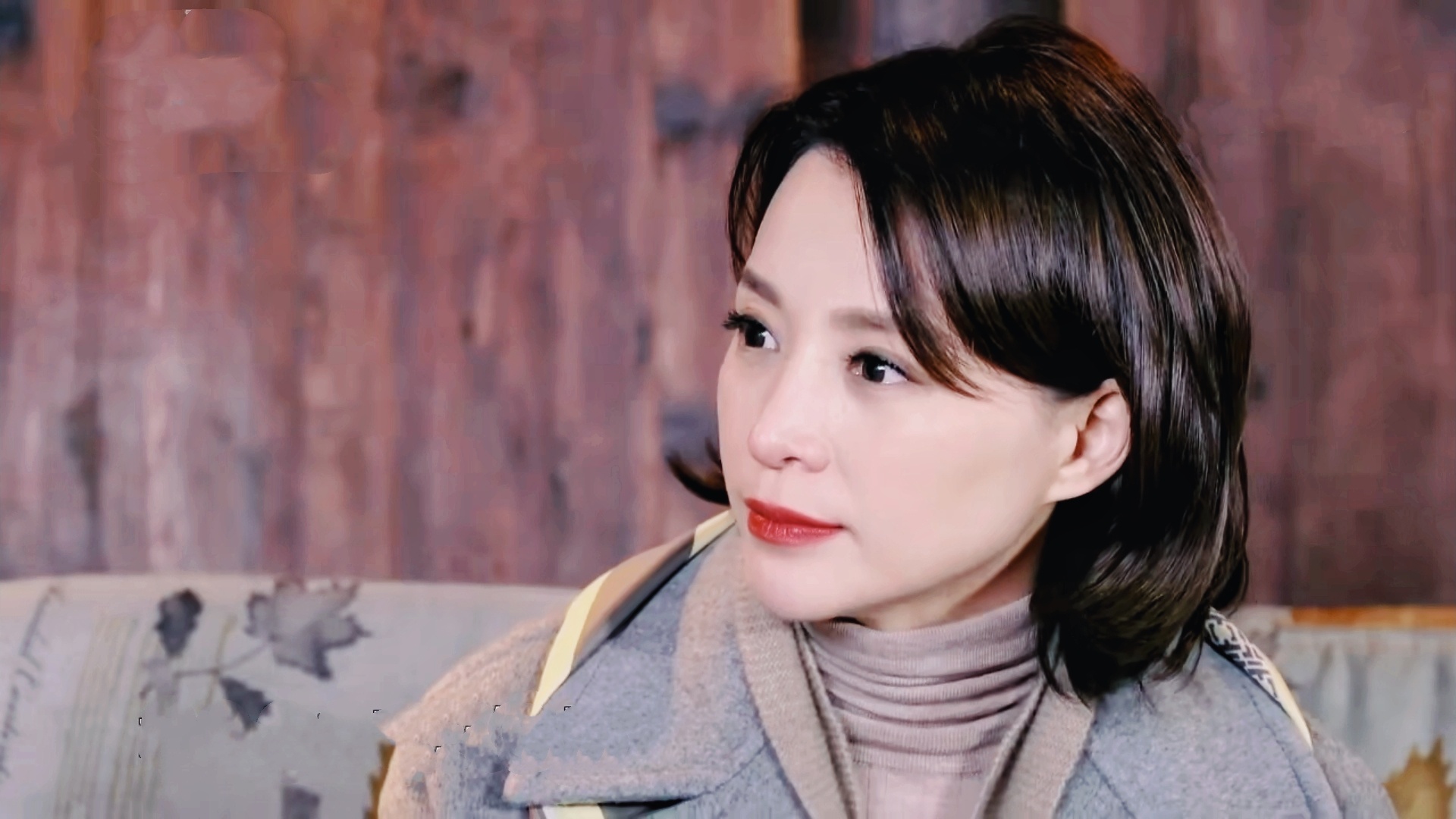 从"央视代名词"到"查无此人",国民女神董卿,如今也塌房了?