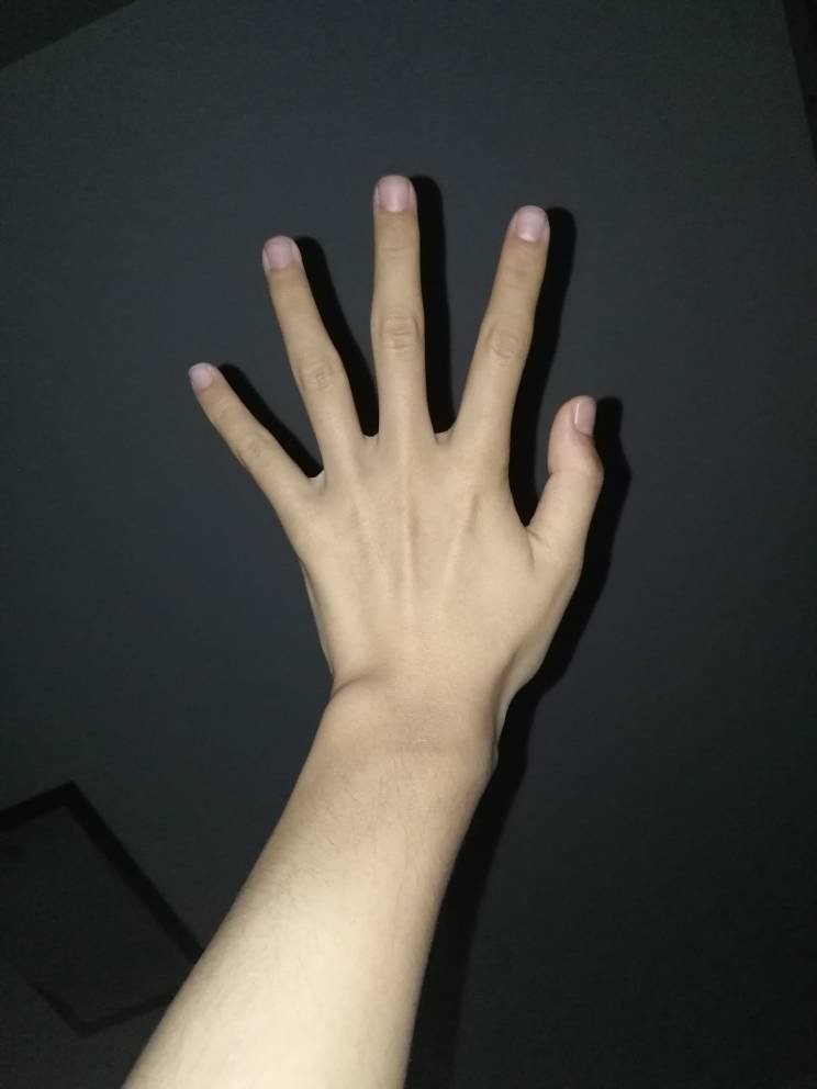 我男的 手是不有点小了