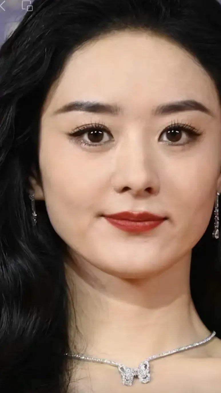 平常的精修美图,一个个毛孔,法令纹,表情都看不清