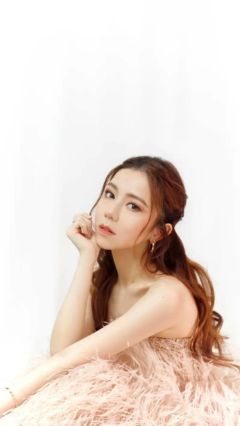 歌手邓紫棋,多才多艺的创作型歌手,来看美照吧