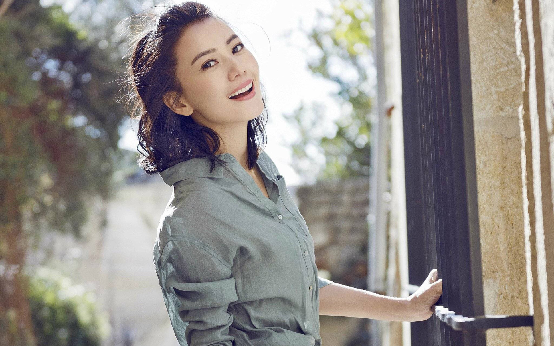 高圆圆清新唯美街拍图片桌面壁纸