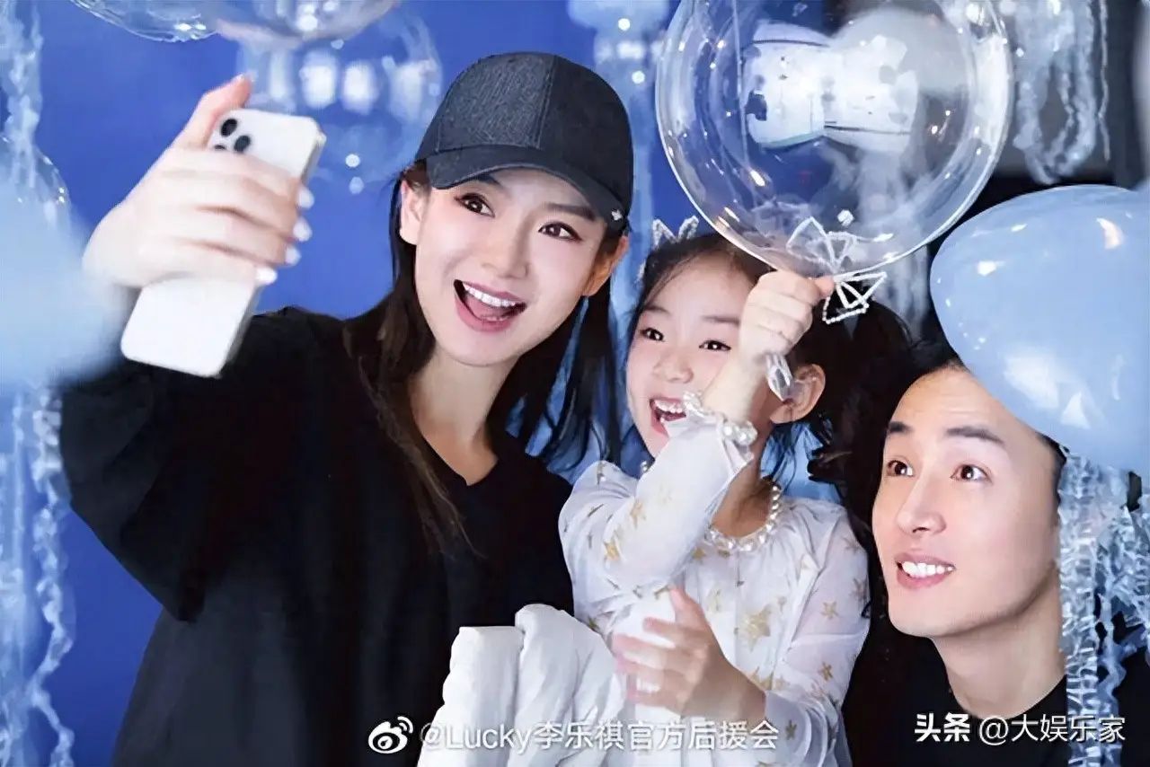 戚薇二胎儿子首次曝光!网友笑疯:又生了