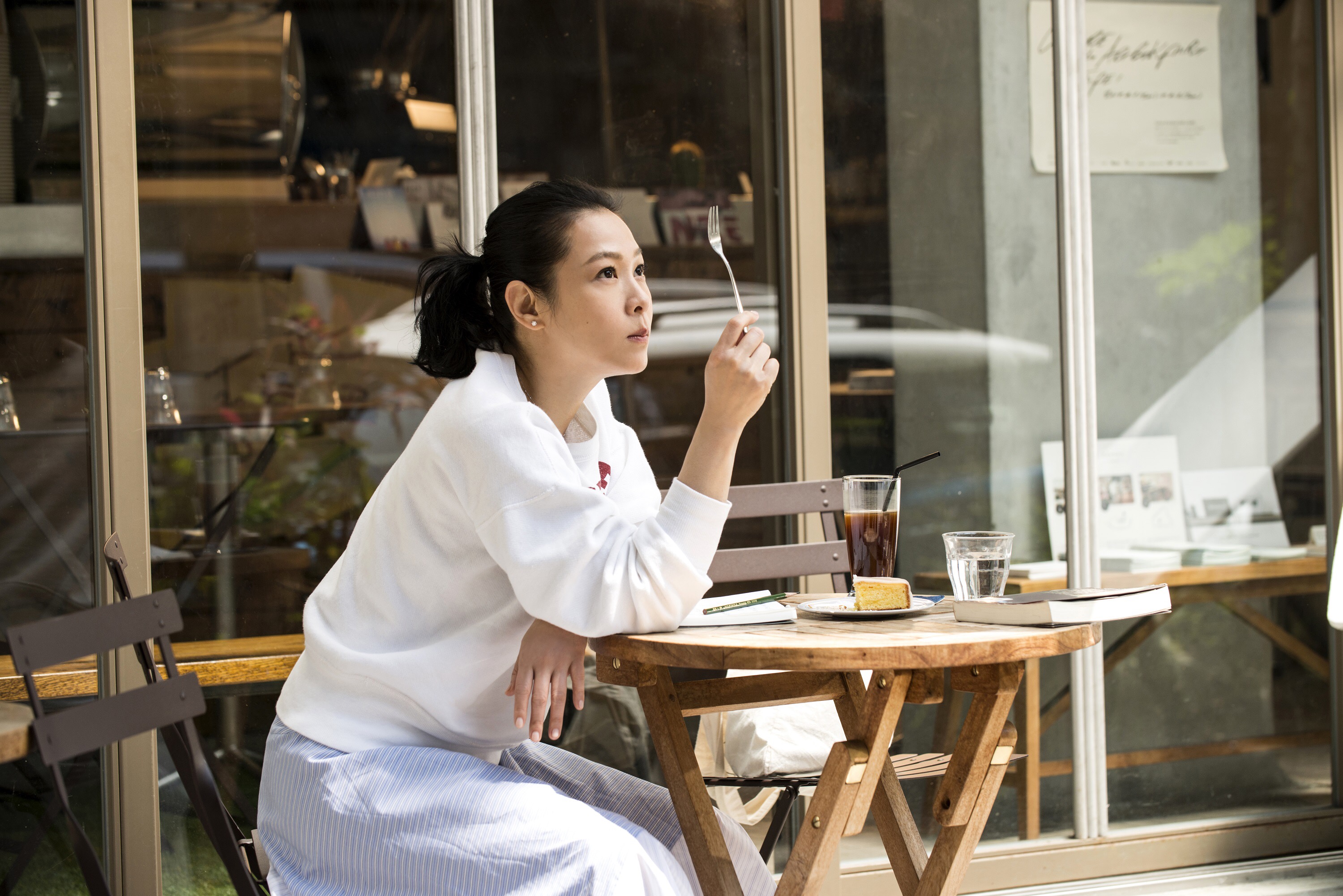 刘若英初春暖心大片活力感十足 体验鲜活日常
