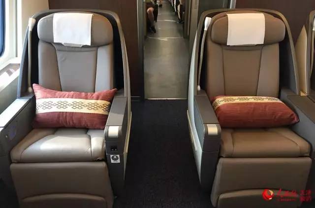 均设有一等座和二等座,不过"复兴号"没有特等座,只有商务座,而"和谐号