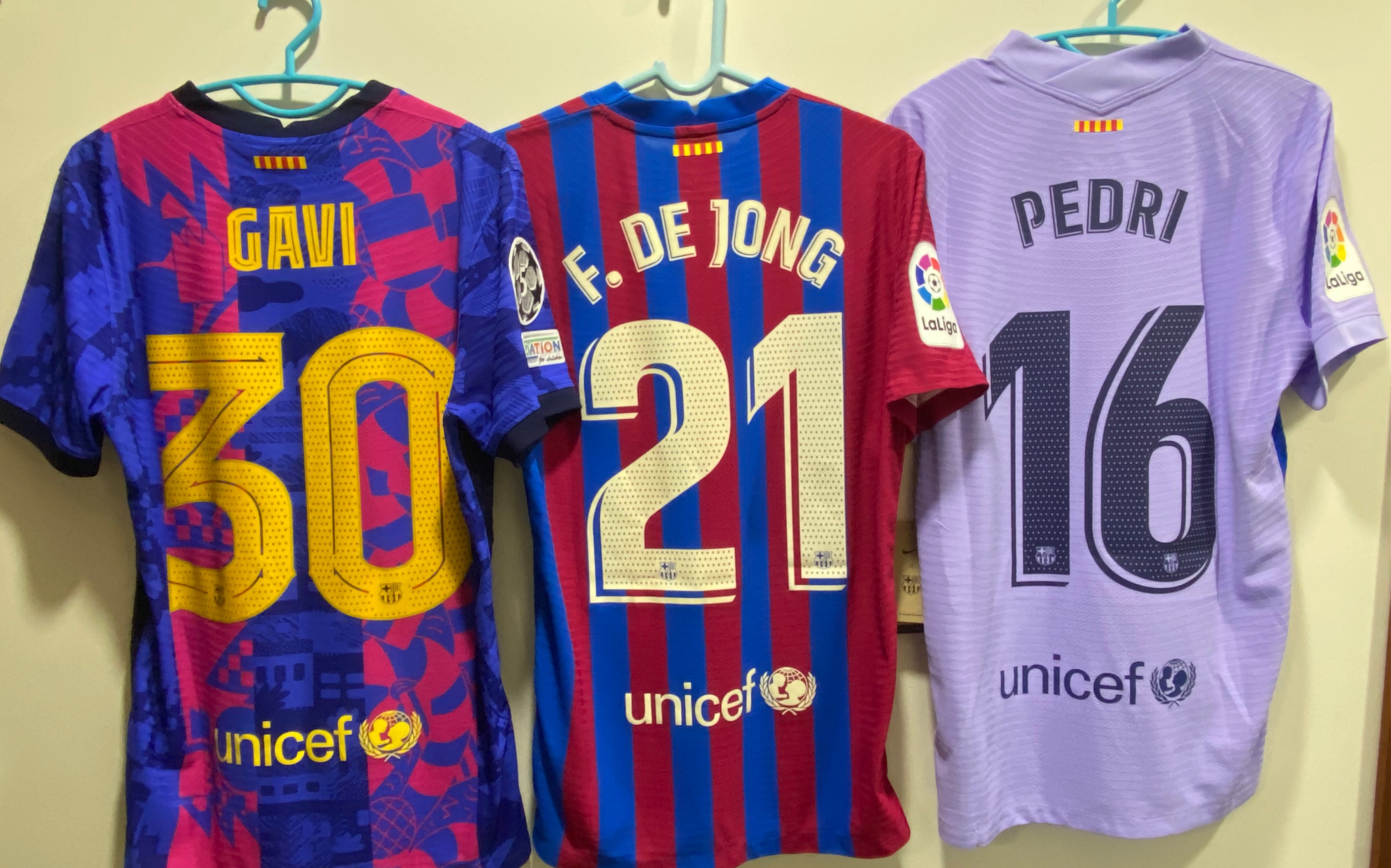 巴萨球衣展示巴萨20212022赛季球员版球衣展示