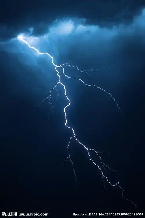 闪电打雷图片