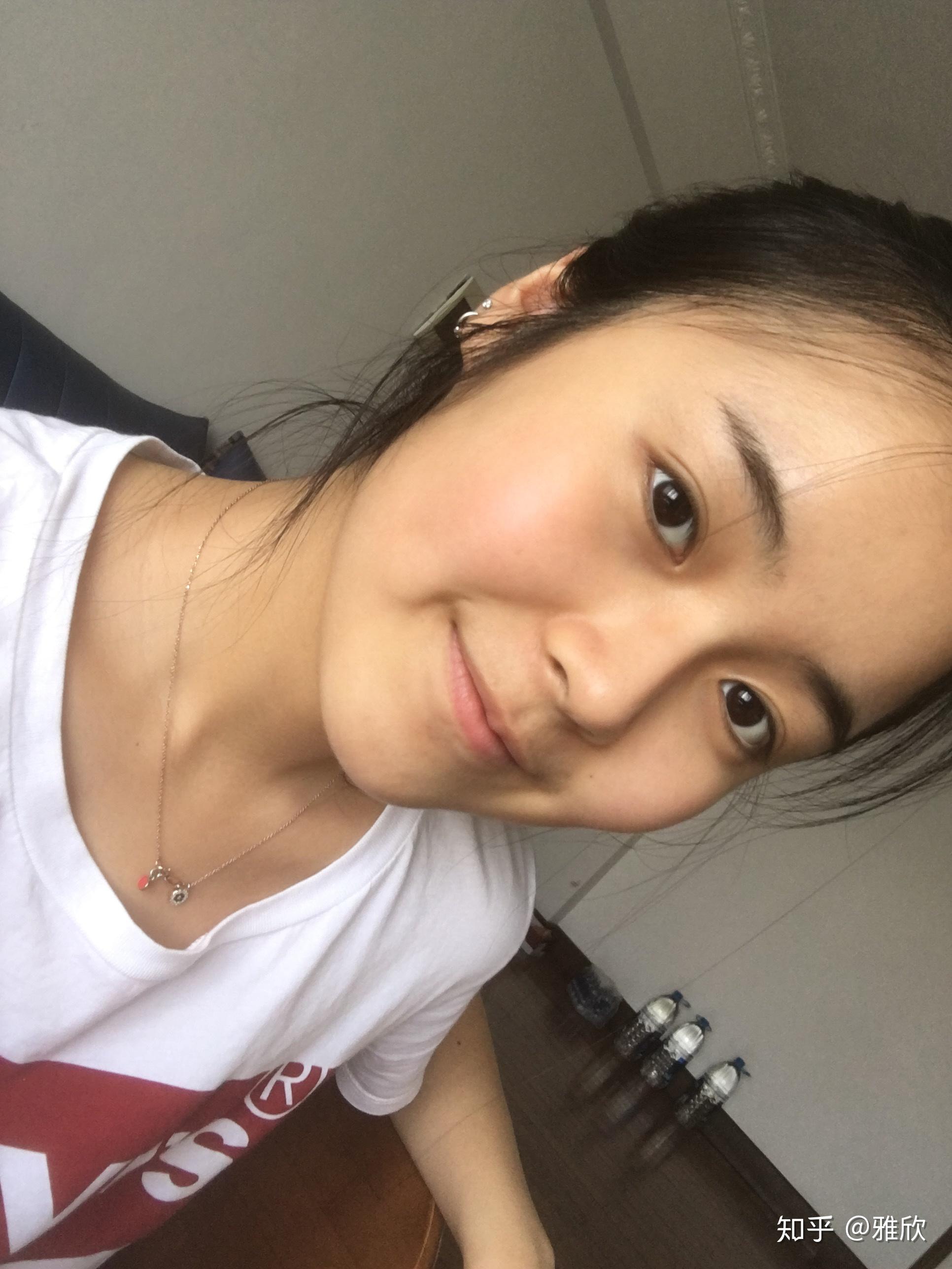 素颜好看的女生有哪些特点?