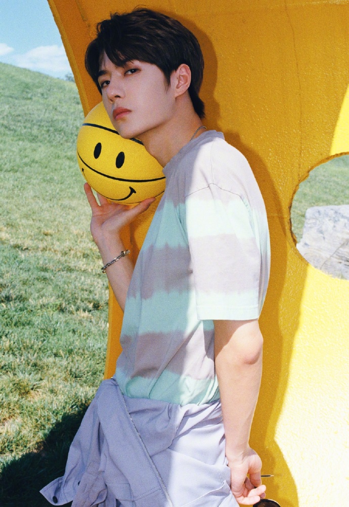 gq  2020年2月刊7515王一博用了很久的微博头像来源7515是谁