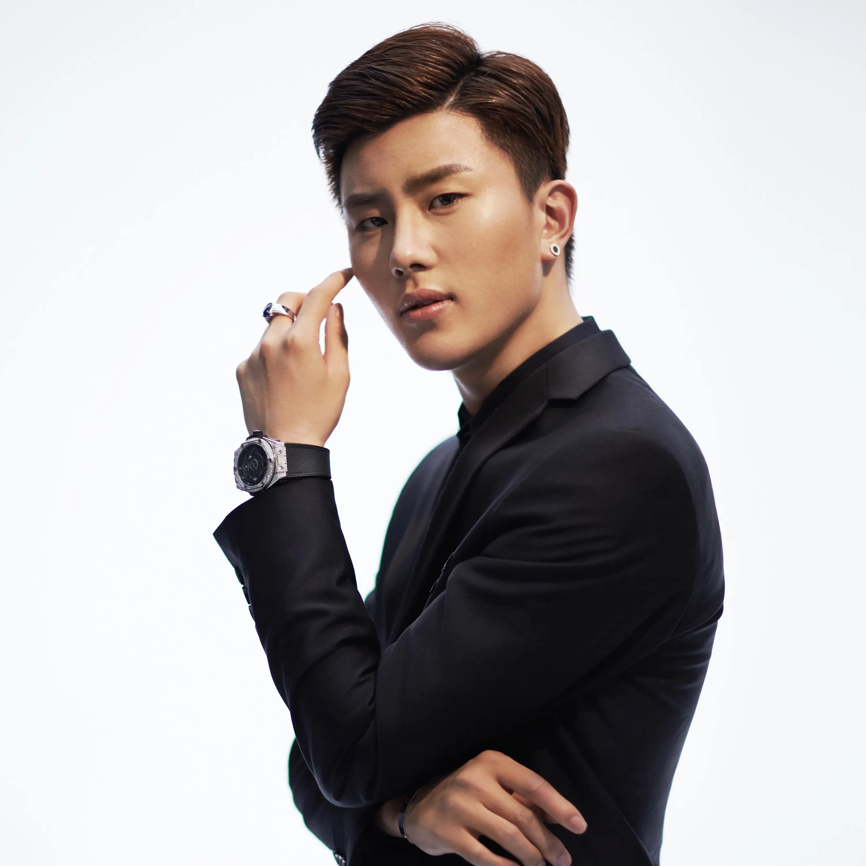 华语实力男歌手罗佳发行励志单曲情真诉尽爷们的苦