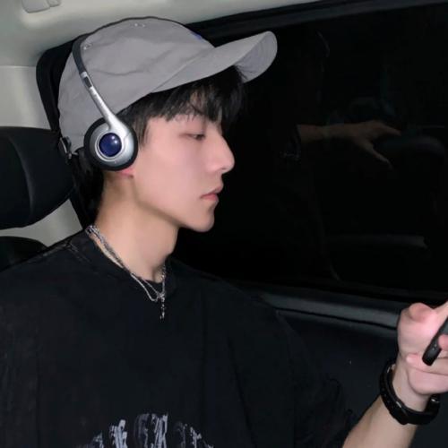 有点冷酷帅气图片帅哥头像