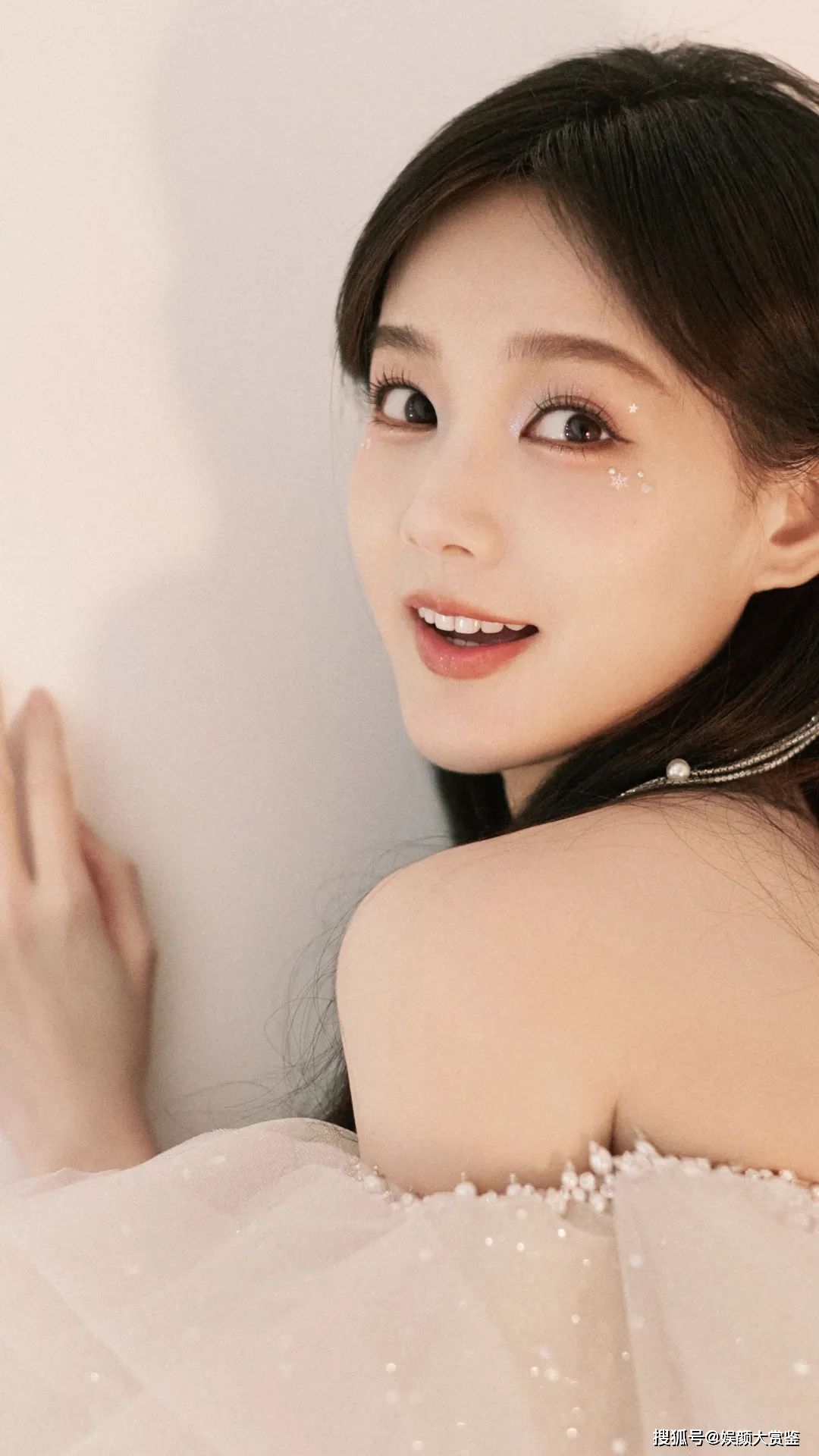 【李一桐唯美写真】窈窕曼妙的身姿,甜美灵动的精灵妆_蝴蝶_造型_感觉