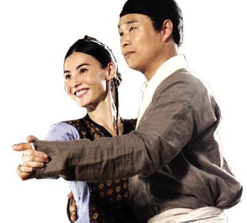 有一次晚会中,张柏芝和小沈阳一起同台献唱《爱上了你》,两人合作得