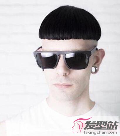 男生锅盖头超帅发型 简约中不乏时尚酷炫