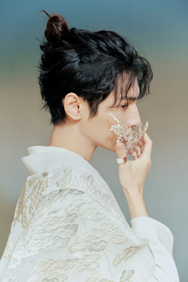 罗云熙说今天不见外了罗云熙朦胧感写真