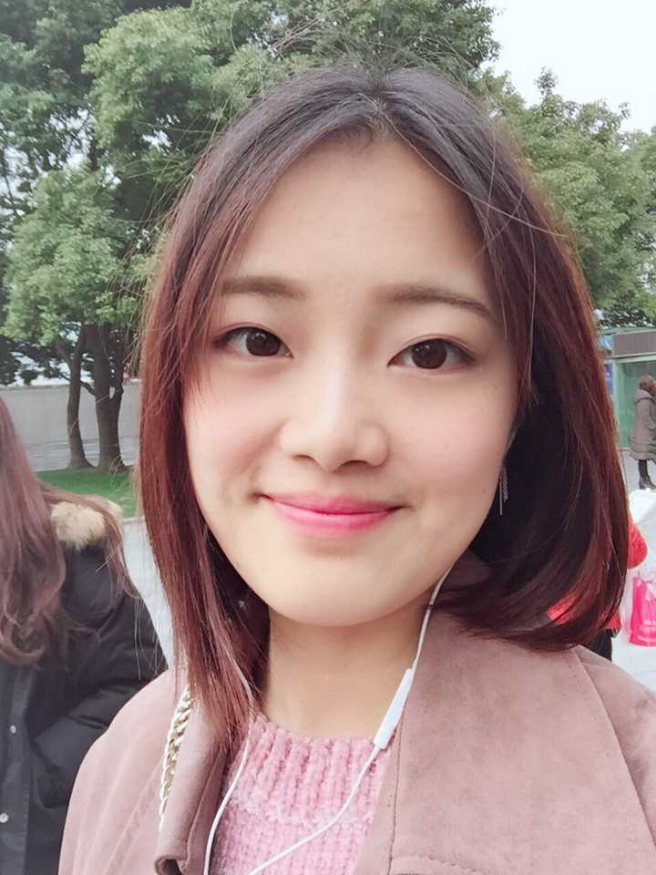 有哪些脸大却仍然很美丽的女性?