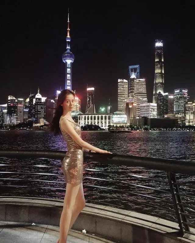 孙悦和娇妻陈露近照,晒护照证儿女是中国籍,重回cba状态好