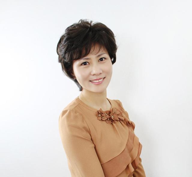 原创适合60岁70岁老人短发型简单利落显气质更有减龄感