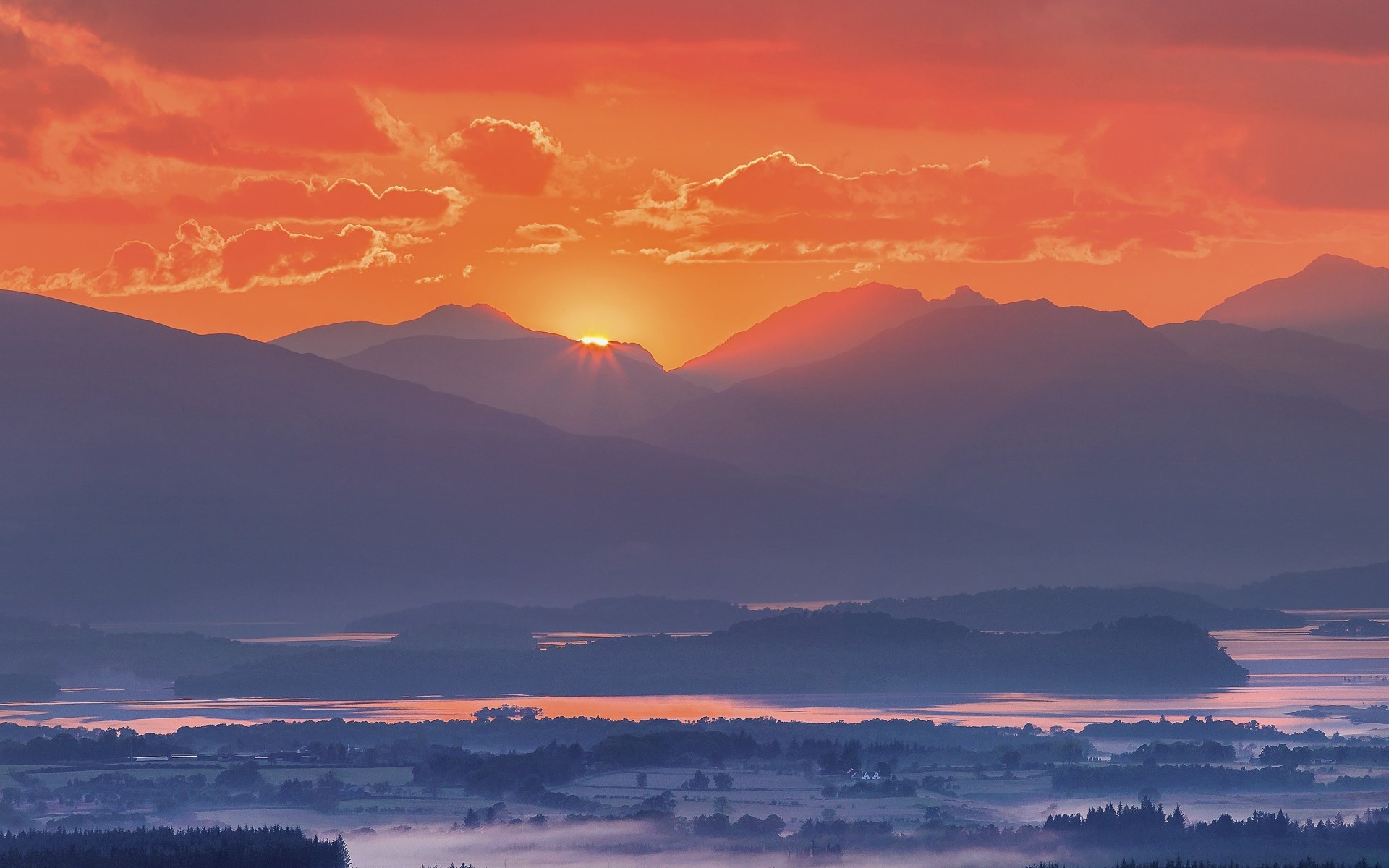 壮阔大山美丽云朵风景图片壁纸