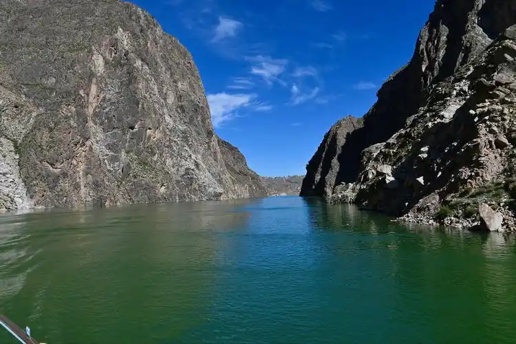 高峡出平湖——龙羊峡