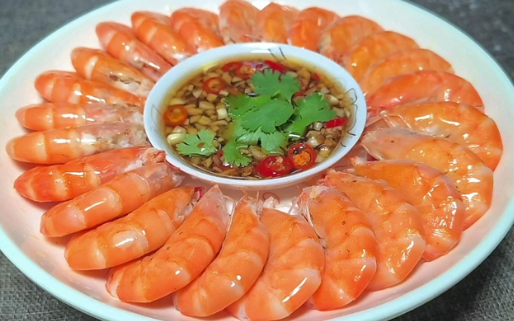 白灼虾是冷水下锅还是热水?很多人都搞不清楚,大厨教你正确做法