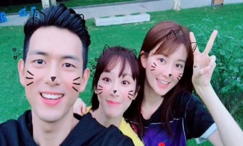 李现凌晨微博公布恋情女朋友还是我们熟悉的她