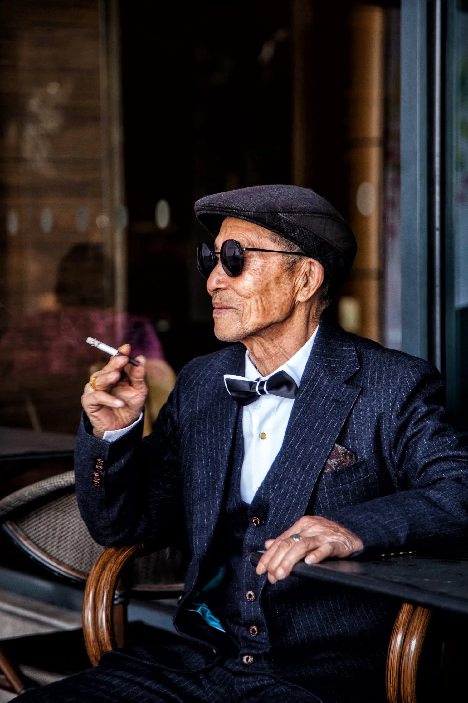 90岁时髦的老爷爷人像写意