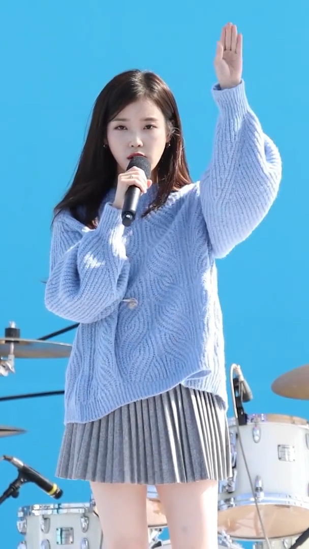 女神iu长发披肩,可盐可甜少女感爆棚