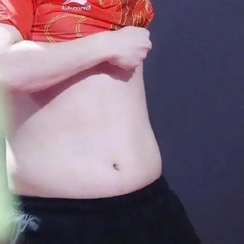 猜猜这是谁的肚子胖乎乎圆滚滚