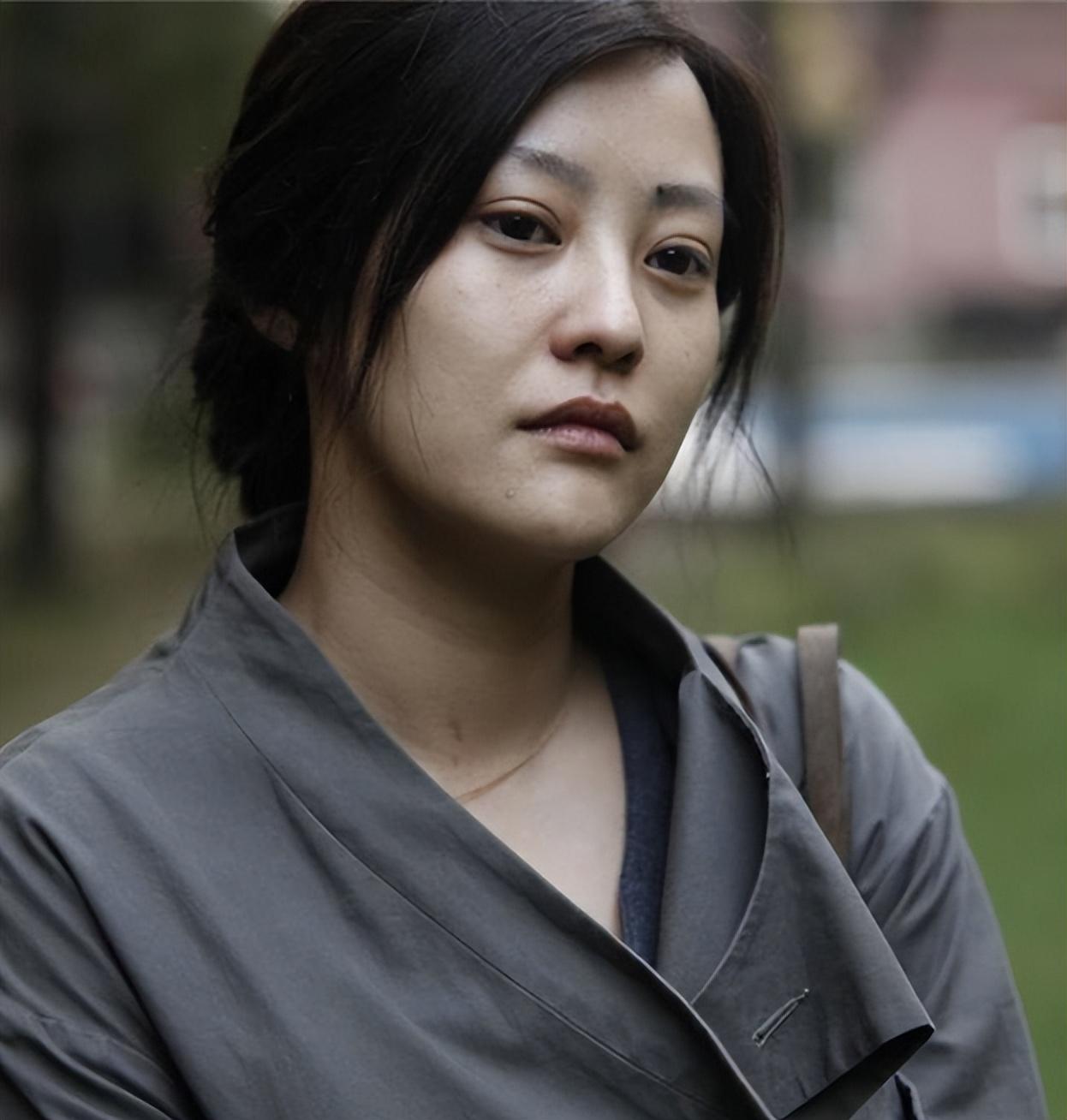 回顾郝蕾两婚两离独自带双胞胎儿子生活43岁才学会跟父亲和解