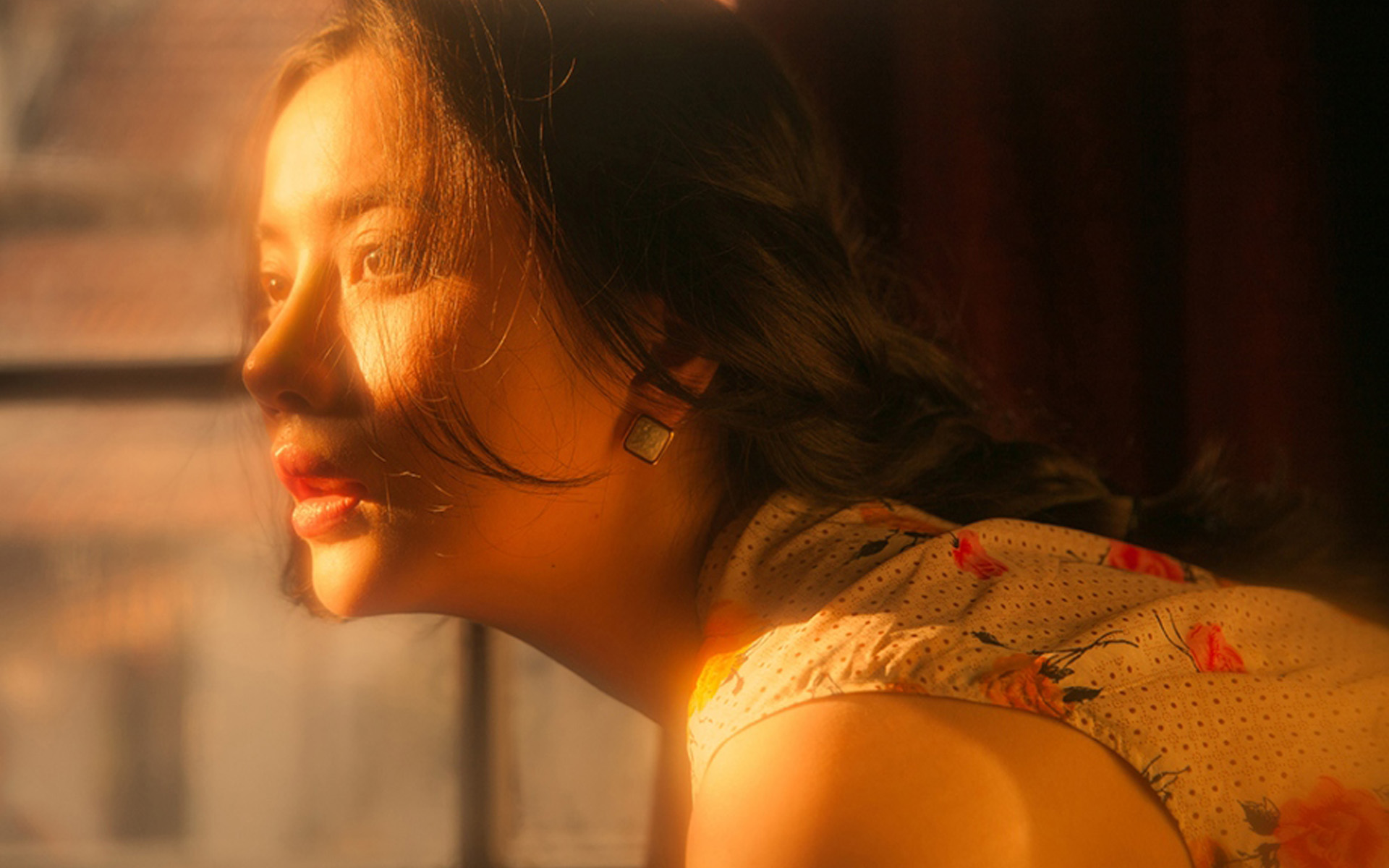 成熟韵味美女梦幻迷离写真电脑壁纸