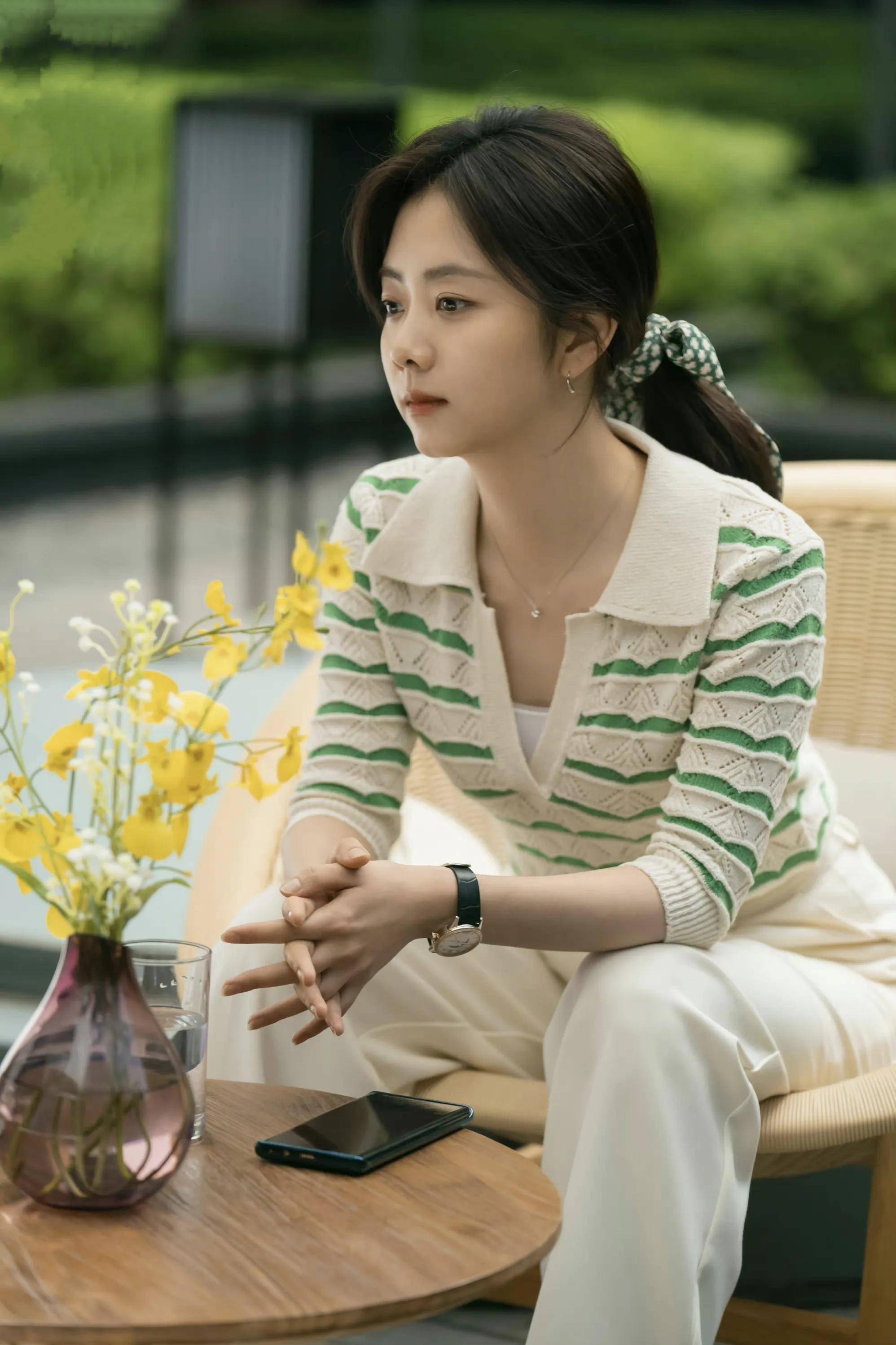 女明星谭松韵写真剧照:俏丽可爱,靓丽青春