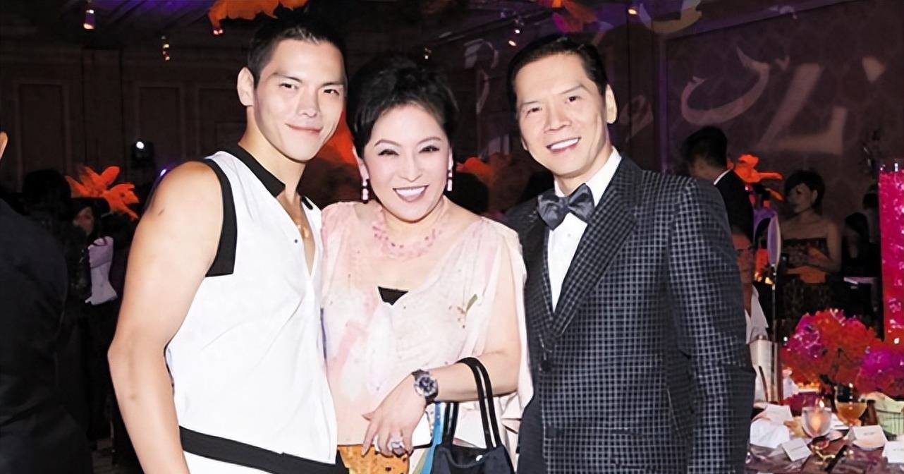 让星爷零片酬讨角色,"内娱教父"韩三平是何背景_周星驰_向华强_向家