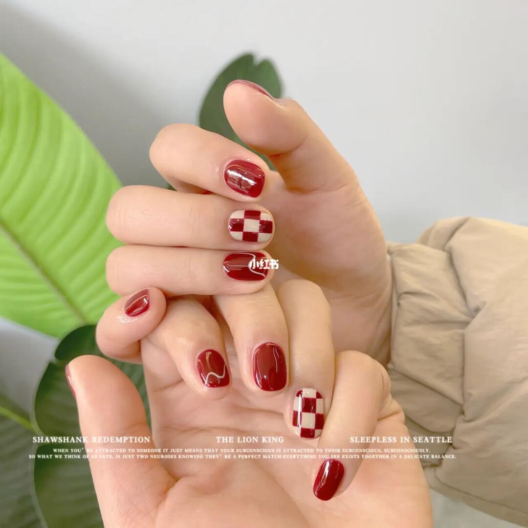 棋盘格短指甲美甲