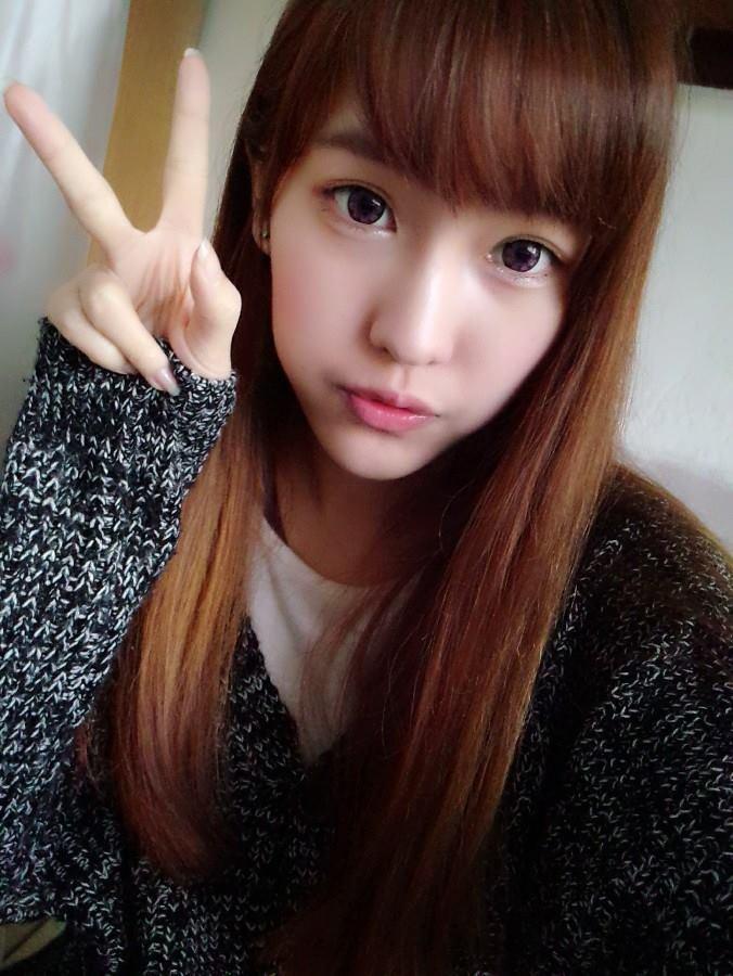 最近台湾论坛上有网友贴出了一张长腿正妹的照片,表示想认识.