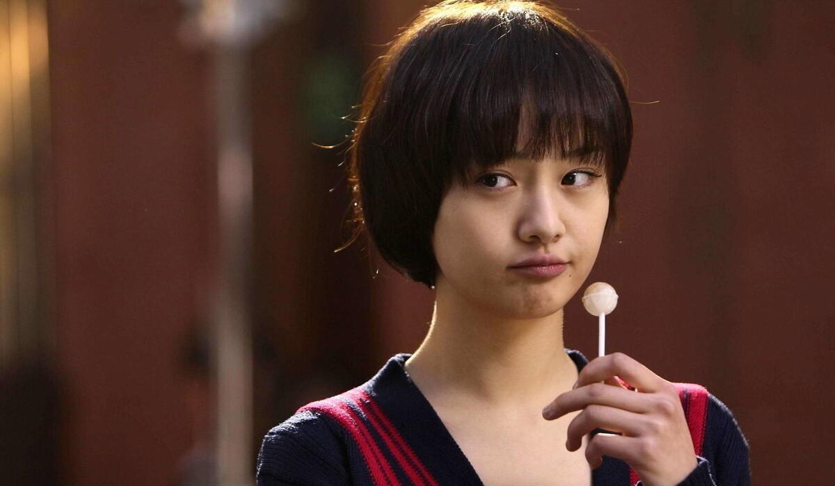 刚出道时的样子,最后一个简直是老天爷赏饭吃_赵露思_迪丽热巴_郑爽